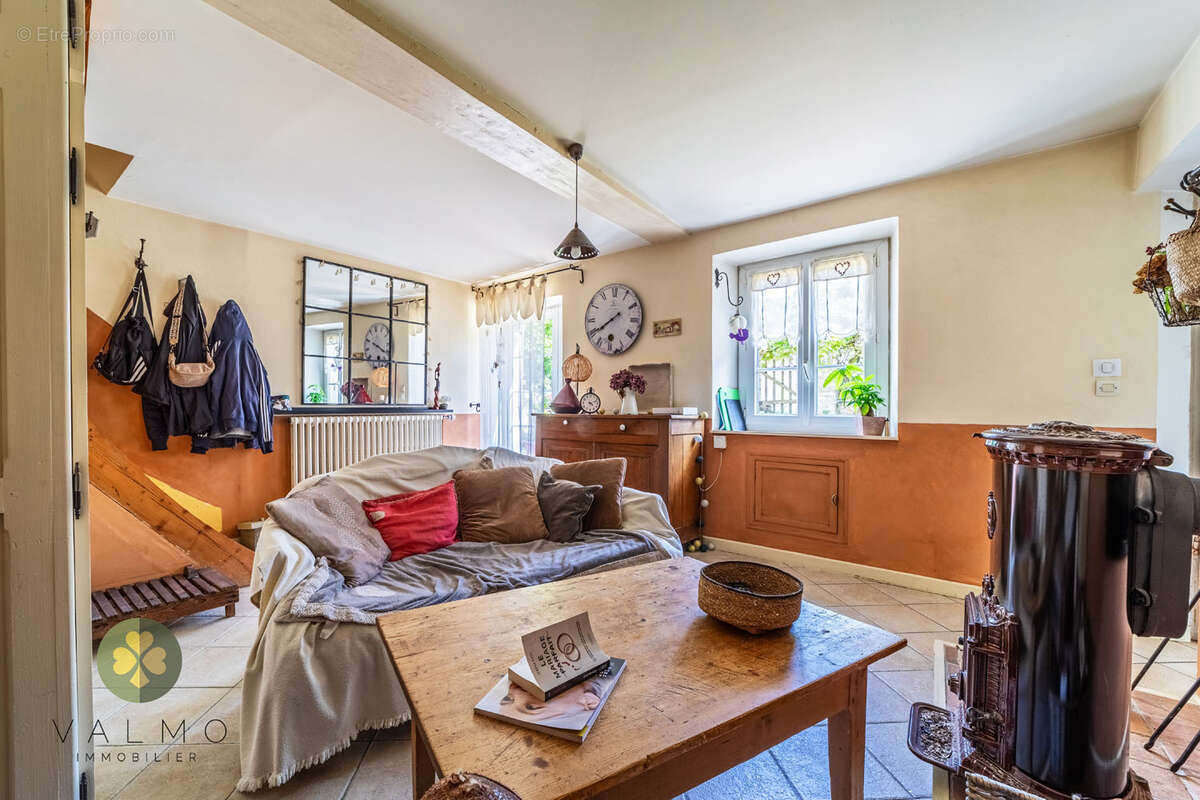 Maison de caractère en pierre   Charme, authenticité et dépendances - photo 5
