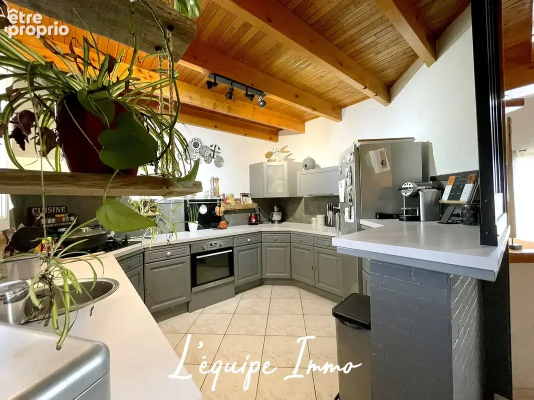 Maison T6 avec piscine et garage - photo 8
