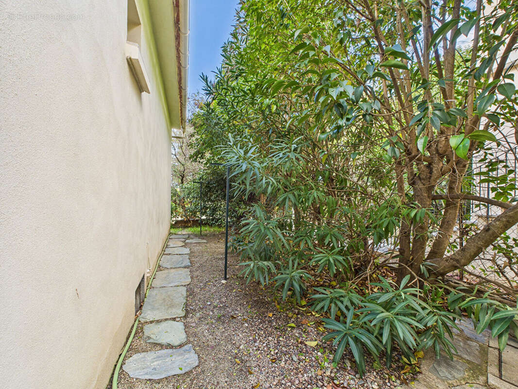À vendre charmante maison T2 à Patrimonio de 34,7 m² avec jardin de 170 m² - photo 8