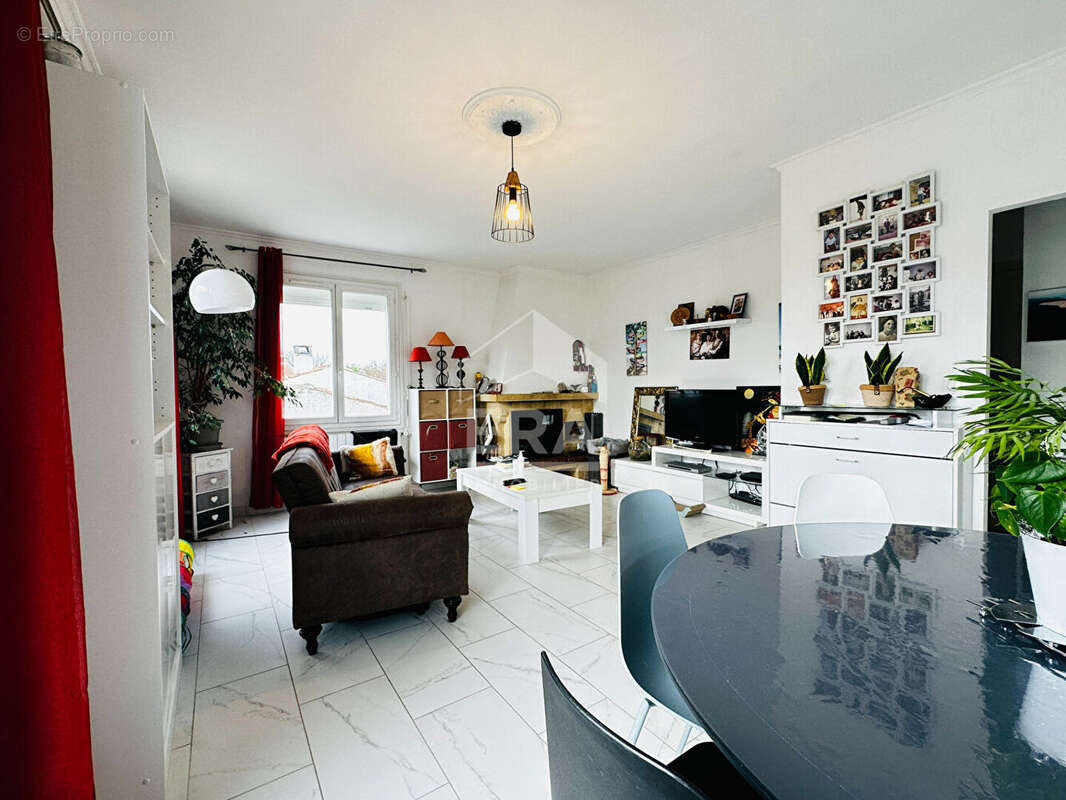 SEMUSSAC - Maison individuelle 115 m² + 818 m² de terrain - Proche commerces - photo 2