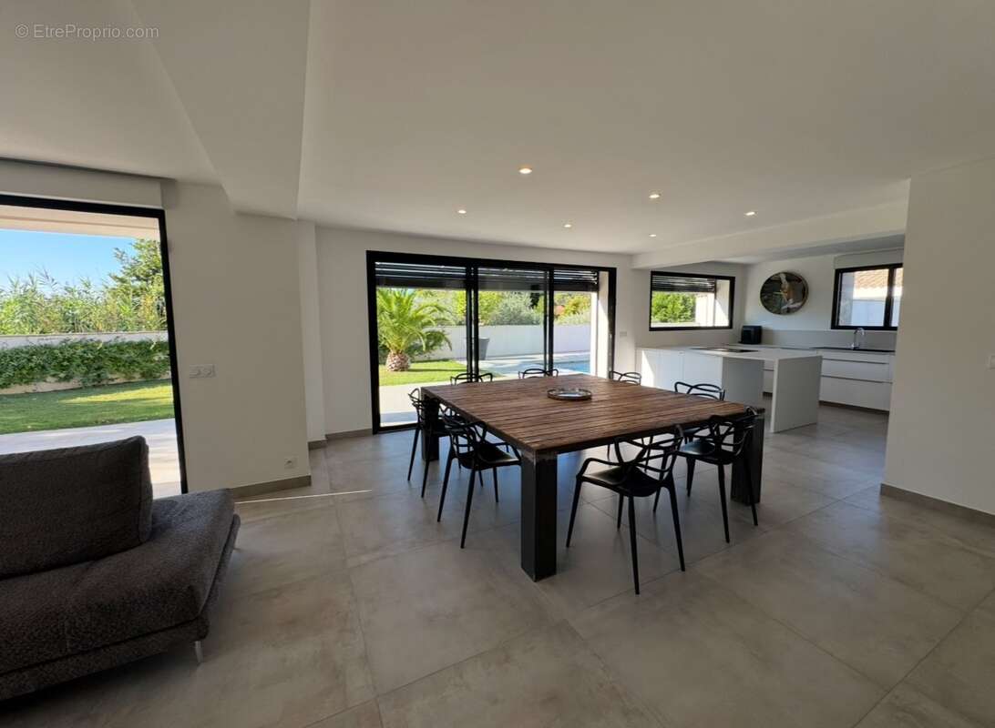 Maison à LAUDUN-L'ARDOISE