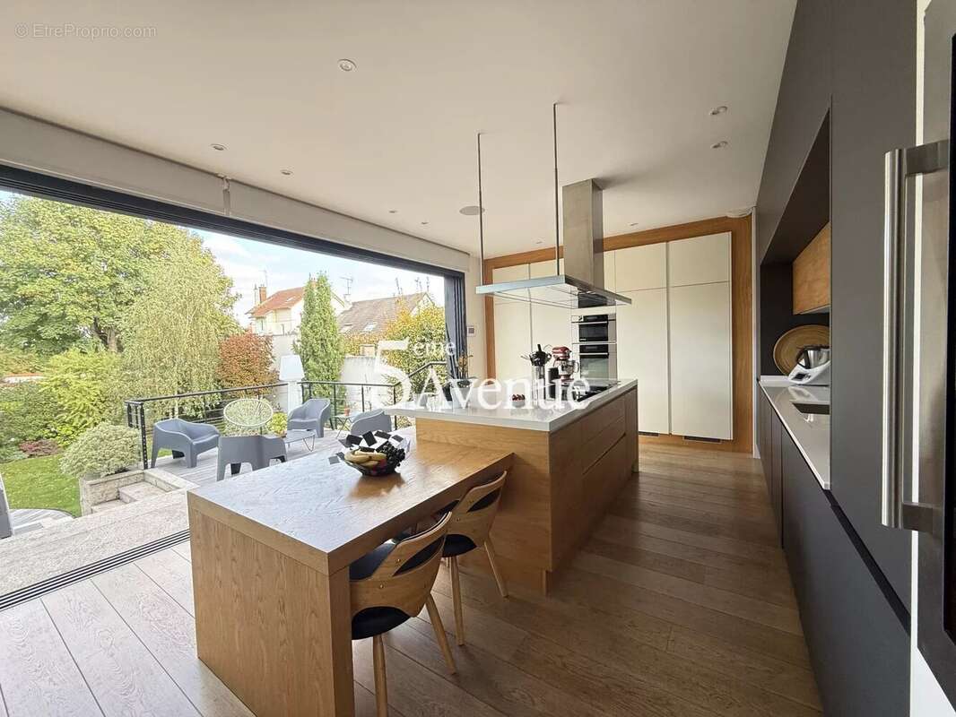 Maison à SAINT-MAUR-DES-FOSSES