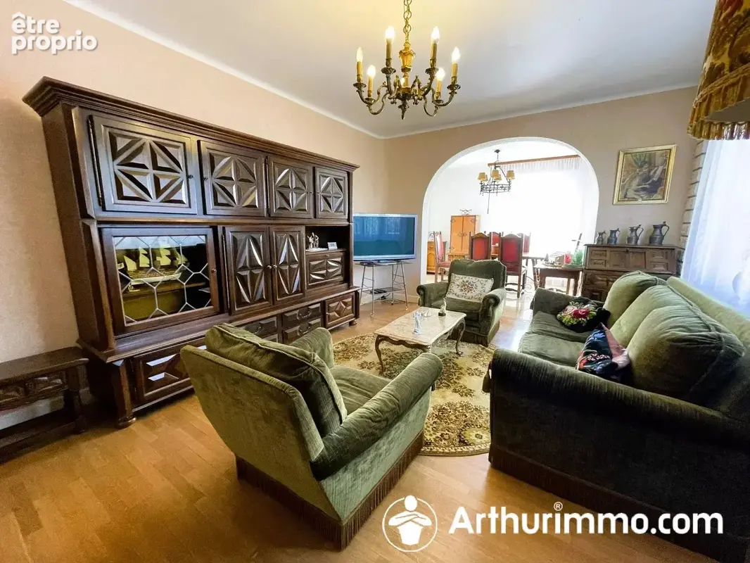 Maison avec 2 appartements de type F4, 14 ares de terrain, proche commerces et frontière SUISSE. - photo 6