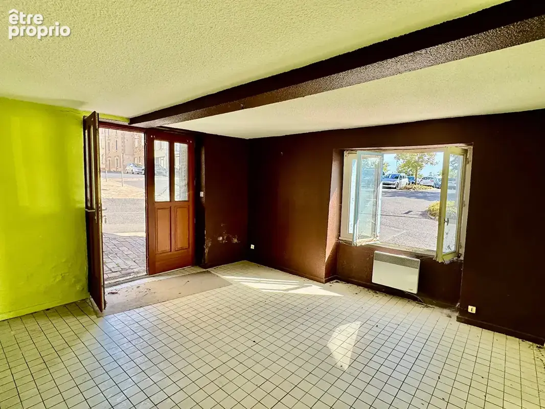LEZOUX / Maison de bourg avec 3 chambres + bureau en plein centre-ville ! - photo 2