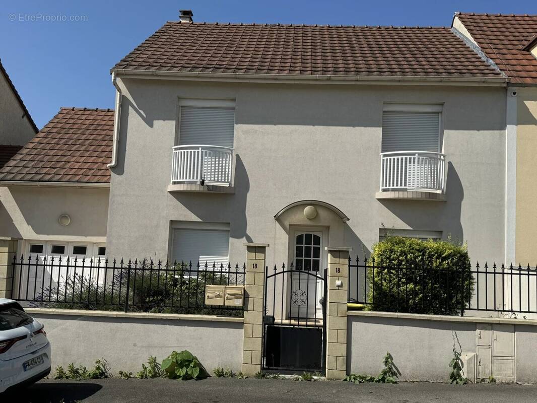 Maison à VILLETANEUSE