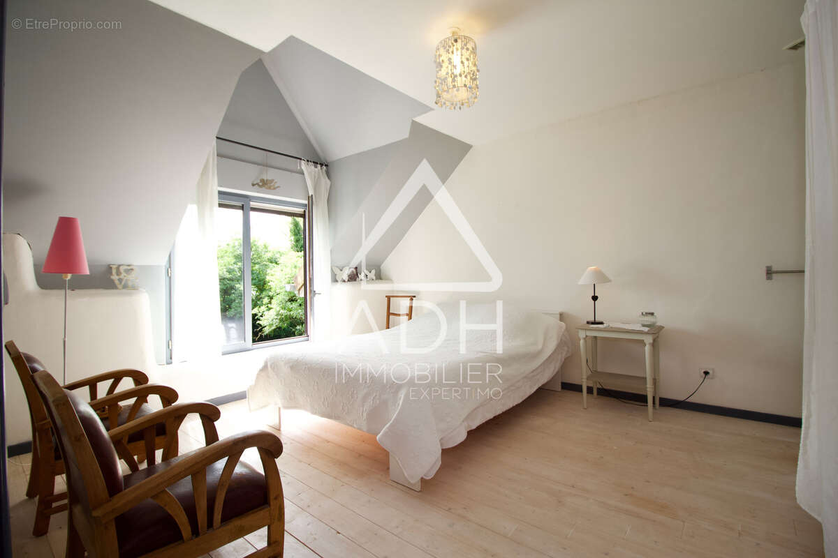 A VENDRE à MEZIERES SUR SEINE Maison 7 pièces / 5 chambres - 193m2 - photo 12