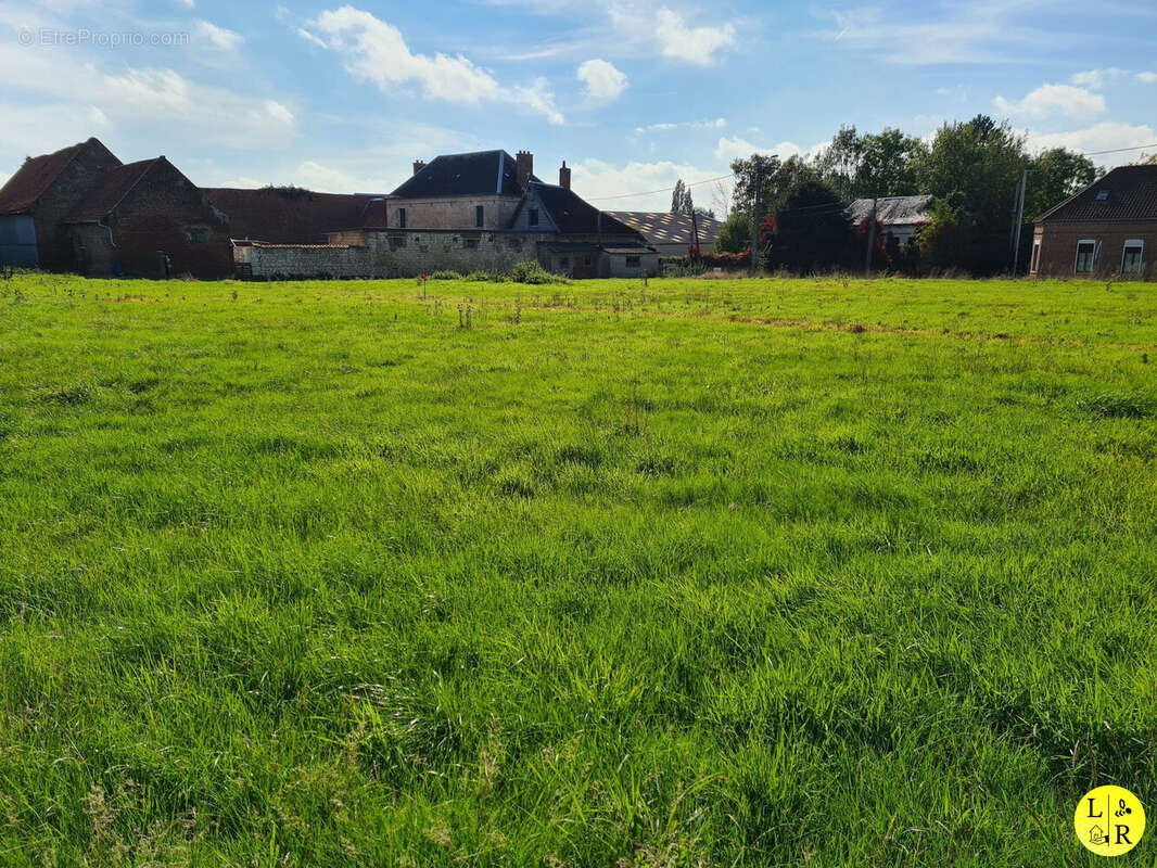 Terrain à SAULTY