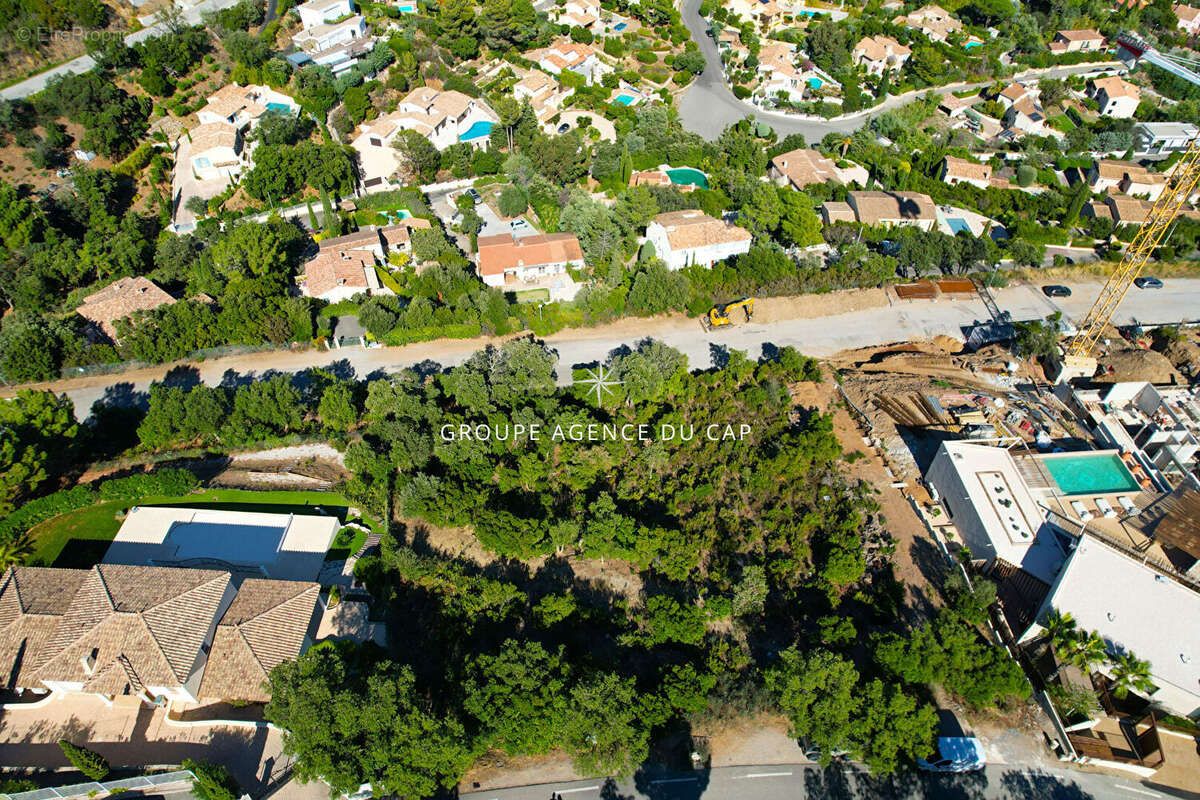 Terrain à LES ISSAMBRES