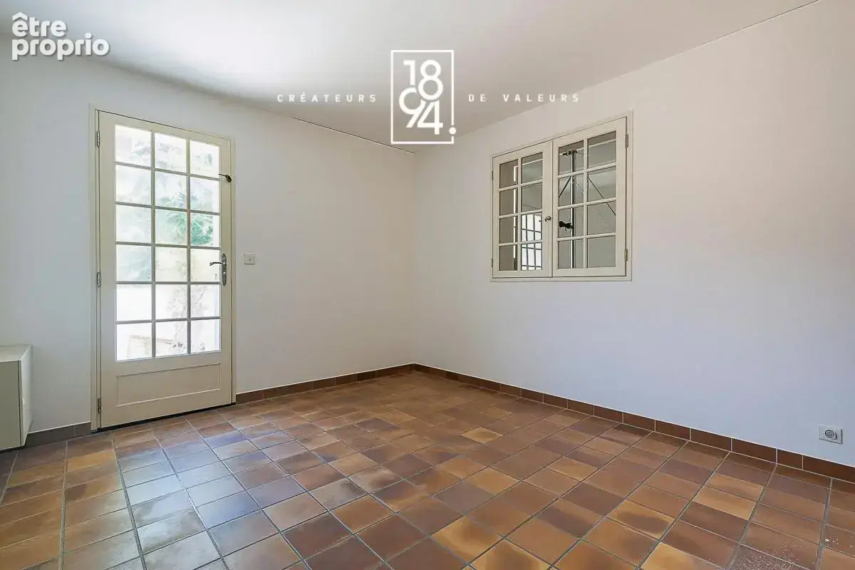 Maison familiale d'environ 160 m² avec piscine édifiée sur un terrain de 1 430 m² entre Eoures et Aubagne 13400 - photo 10