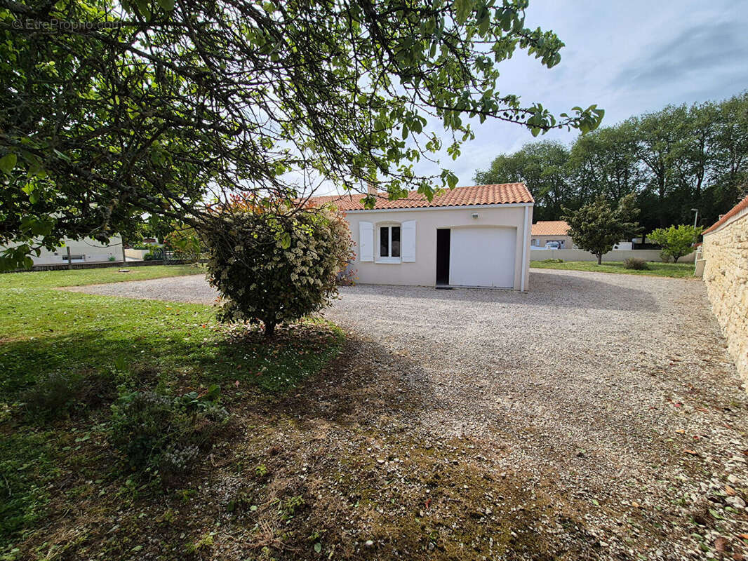 Maison à SURGERES