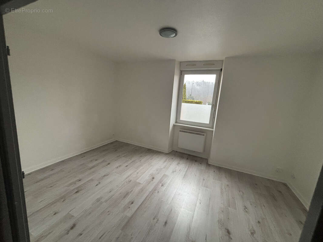 Appartement à DAMPIERRE-LES-BOIS