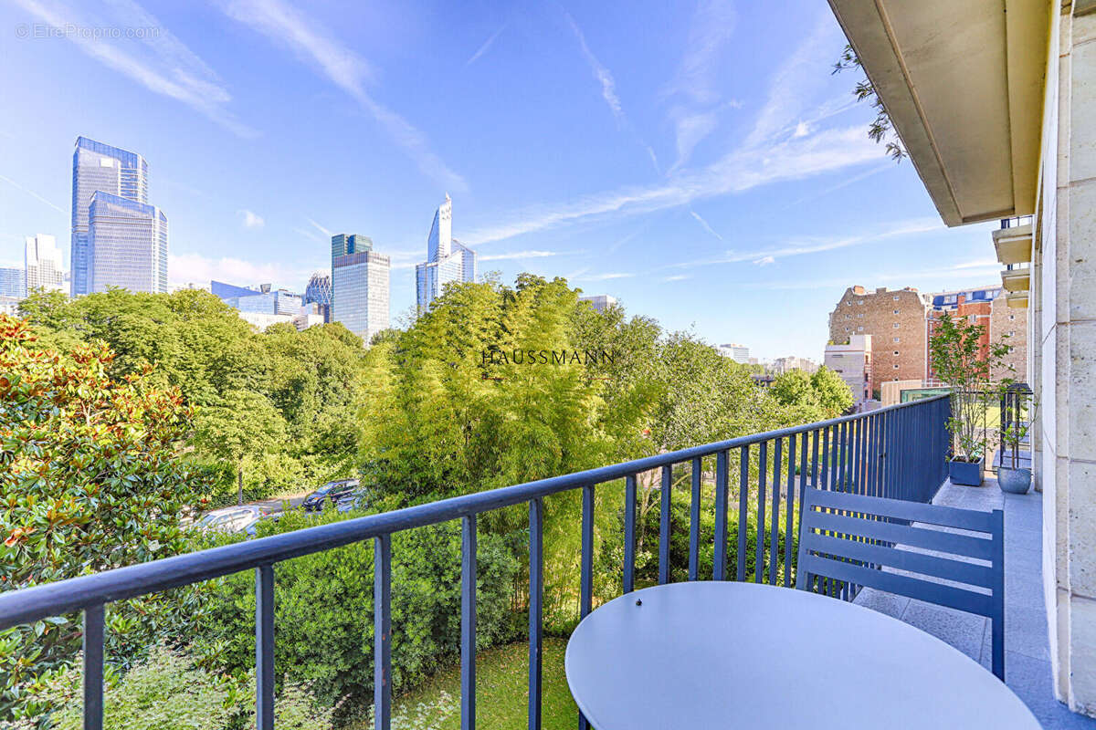 Appartement à NEUILLY-SUR-SEINE
