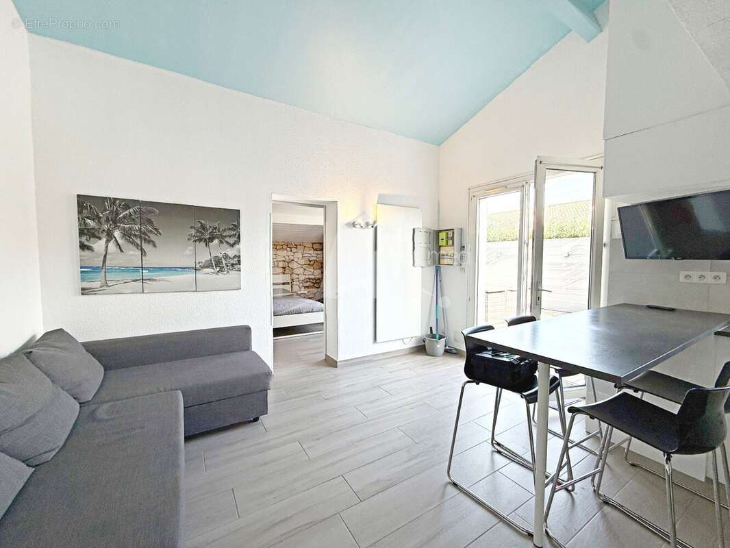 Appartement à VIC-LA-GARDIOLE