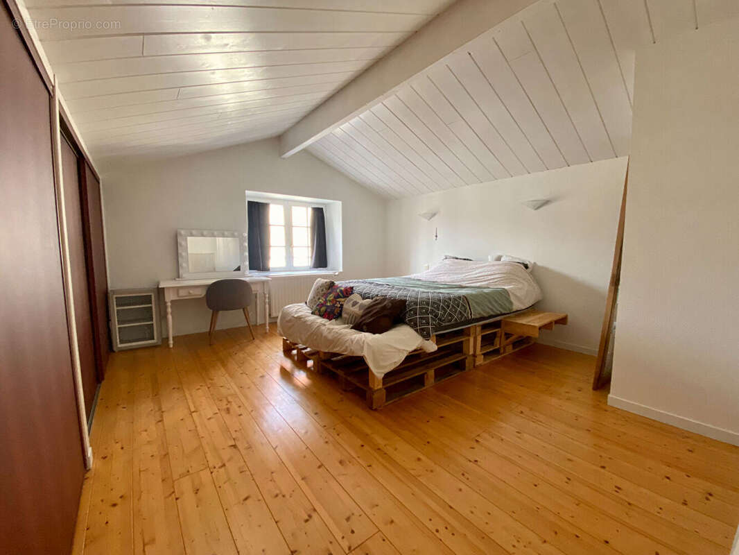 Maison à LA CHAPELLE-BATON