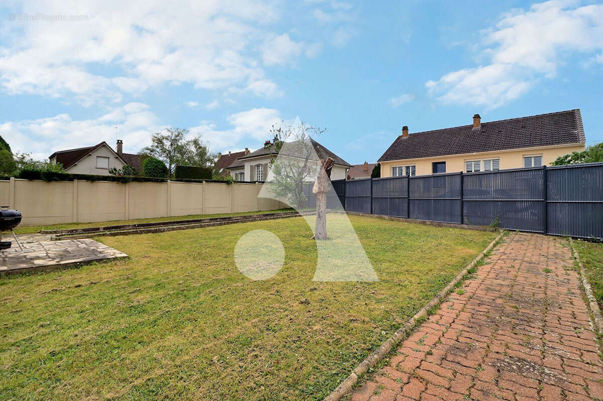 Coup de coeur ! Maison individuelle avec 4 chambres, dépendance et emplacement privilégié à Pontoise - photo 2