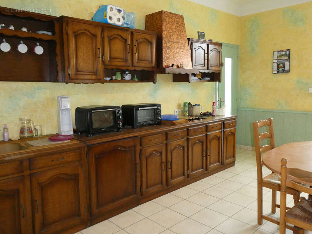 Maison à AMBRIERES-LES-VALLEES