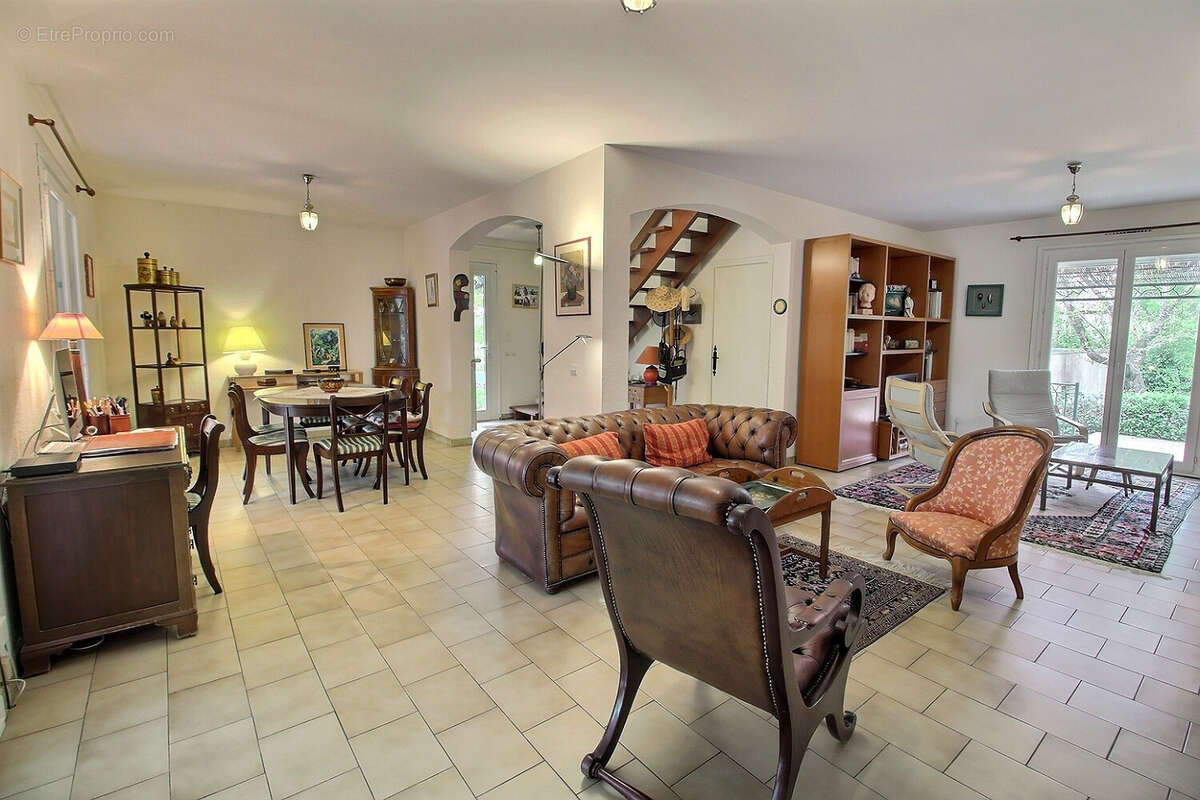 Maison à SAINT-CLEMENT-DE-RIVIERE