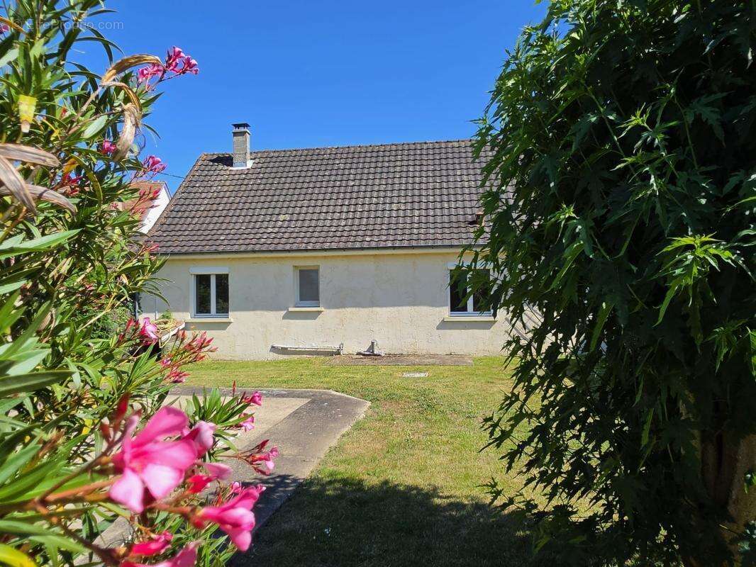 Maison à SAINT-PIERRE-D'EYRAUD