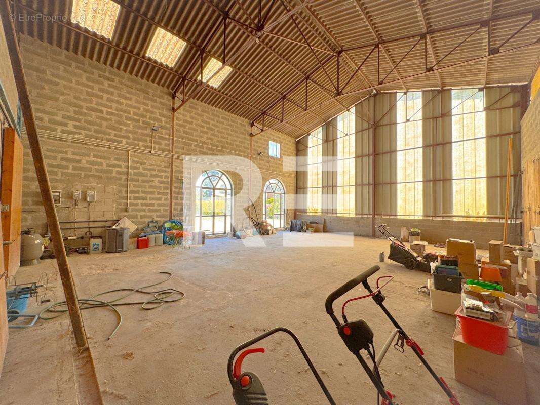 Demeure de caractère avec piscine et grande dépendance - photo 12