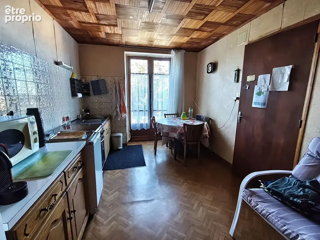 Maison en pierres avec grange et terrain arboré - photo 4