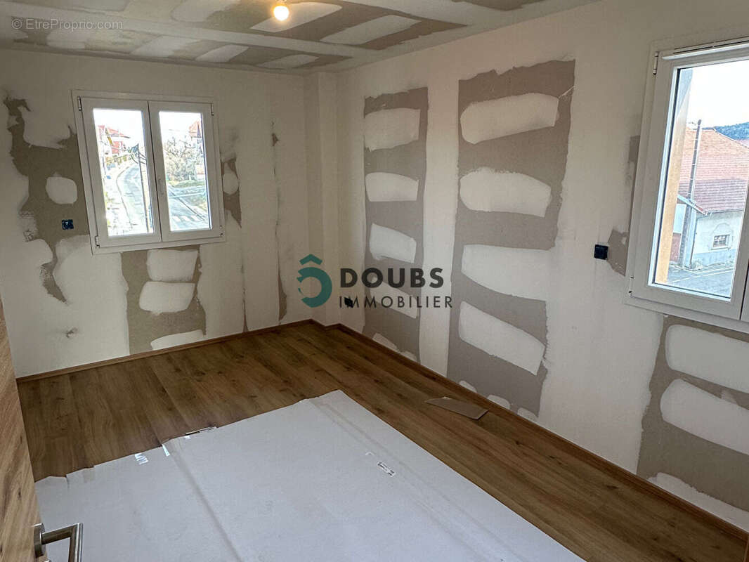 Appartement à ORCHAMPS-VENNES