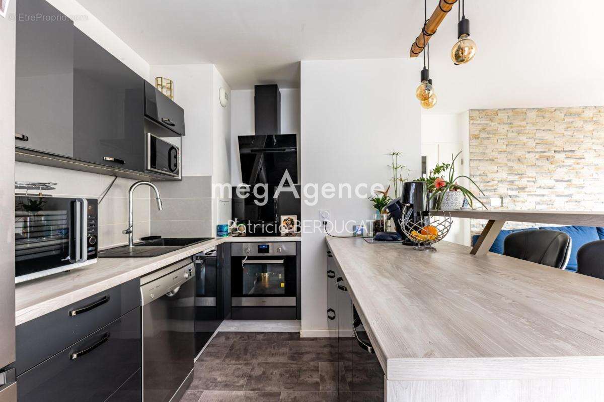 Appartement à SAULX-LES-CHARTREUX