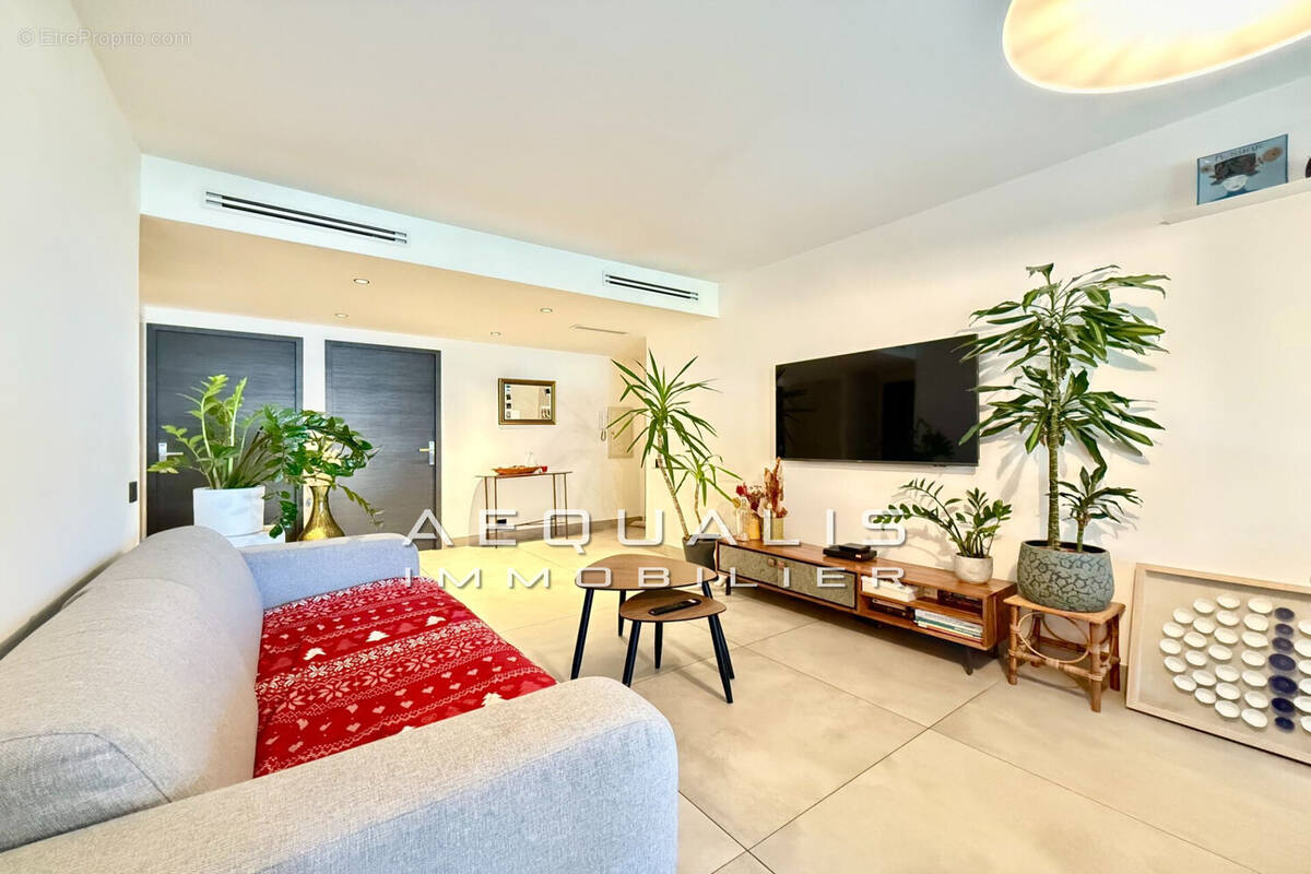 Appartement à VALLAURIS