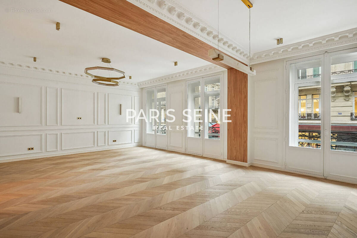 Appartement à PARIS-8E