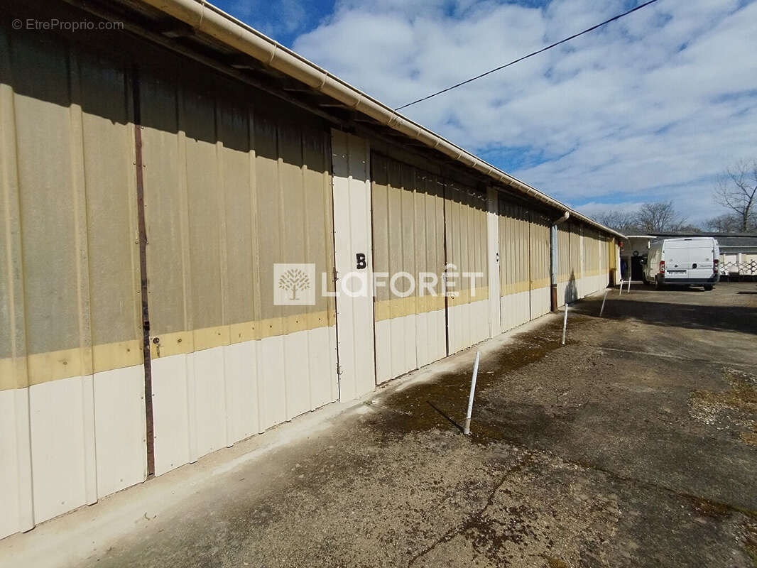 Maison avec 15 Garages Rentables + Terrain Castelmayran - photo 3