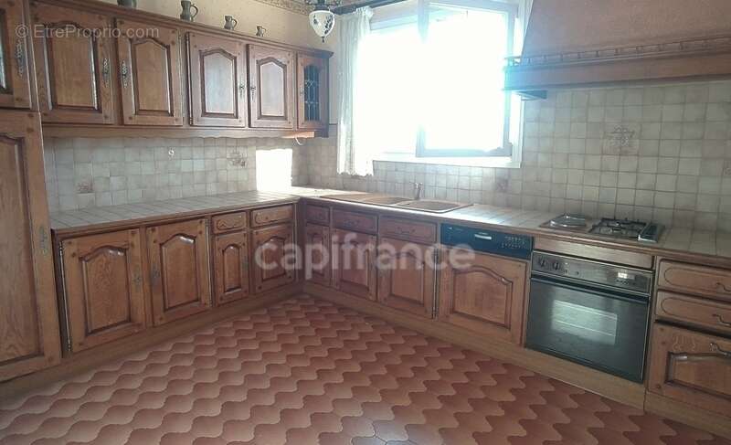 Maison familiale de plus de 220 m² avec 5 chambres, piscine, sauna, terrain clos, vue dégagée - photo 13
