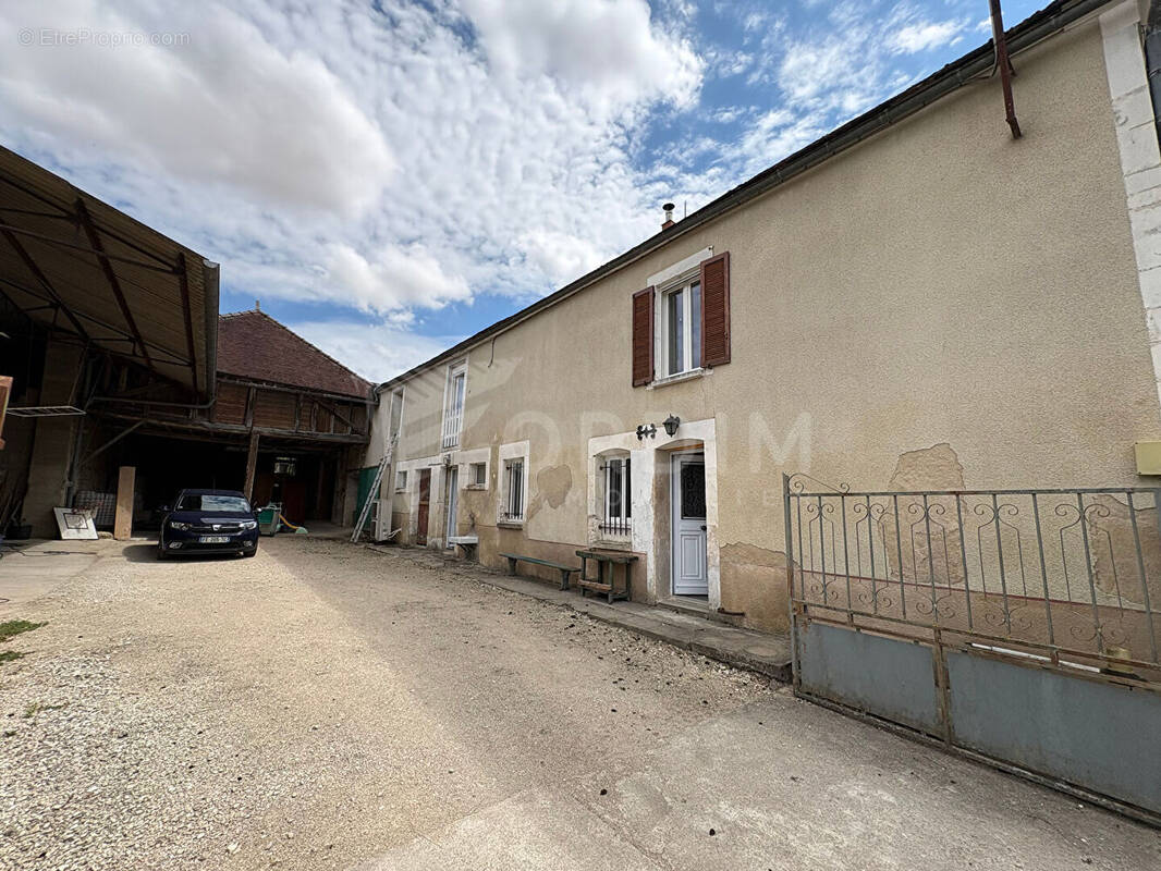 Maison à SERRIGNY