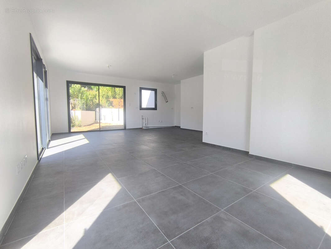 Appartement à SIX-FOURS-LES-PLAGES