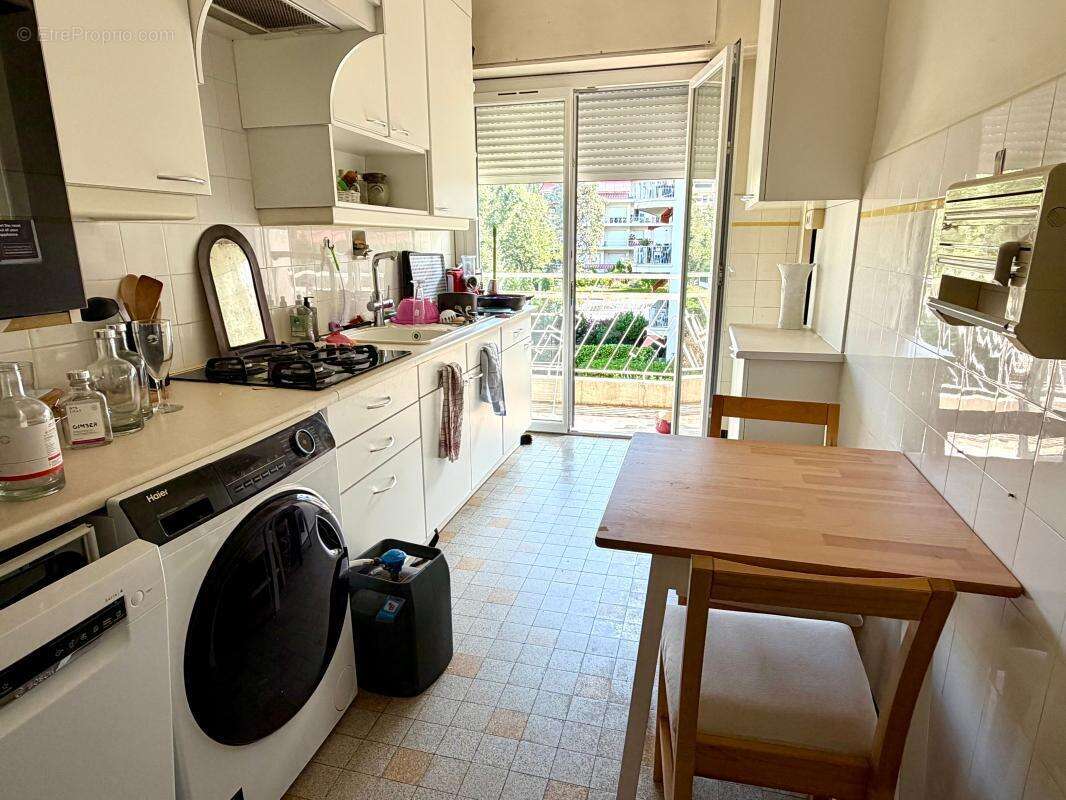 Nice Cimiez/ belle résidence 3p 93m² / terrasse 24m² / balcon /cave / (garage) - photo 9