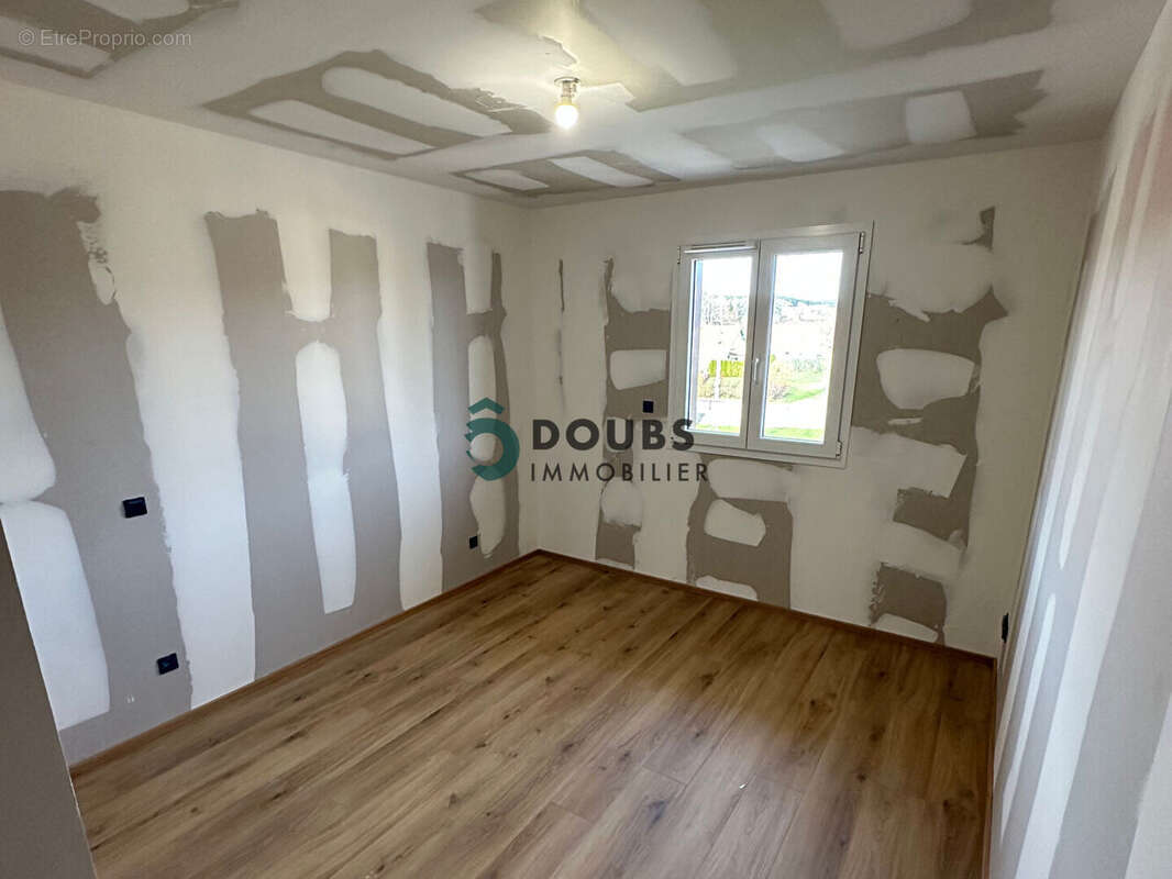 Appartement à ORCHAMPS-VENNES