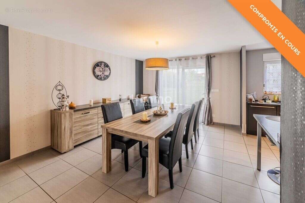 Maison à GROSTENQUIN