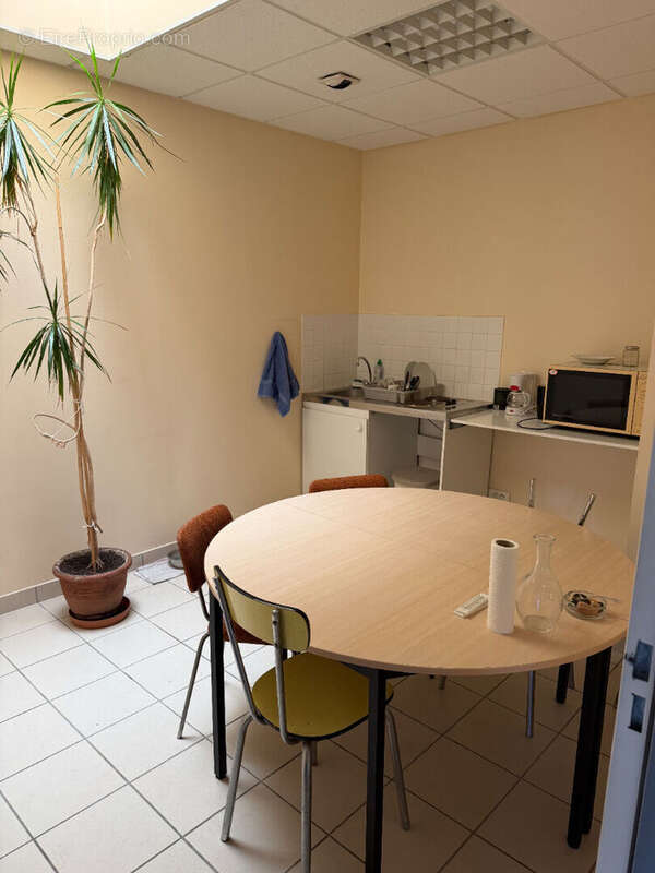 Local d'activité 375m²  A vendre - Très bon état - Zone OCEALIM - photo 6