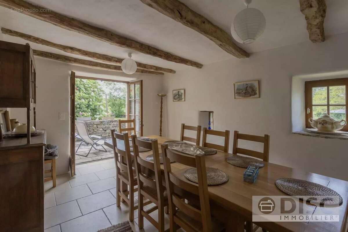 Magnifique propriété composé de quatre gîtes autour d'une cour, grande piscine et jardin. - photo 27