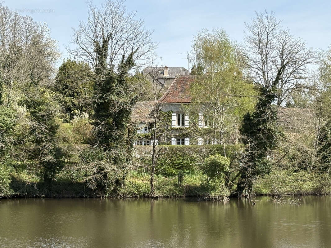 Maison à COUSSAC-BONNEVAL