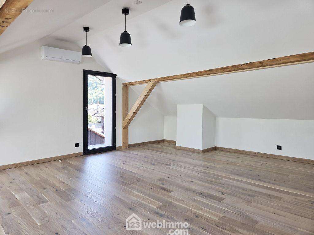 Le dernier étage propose une grande mezzanine. - Maison à GRIGNON