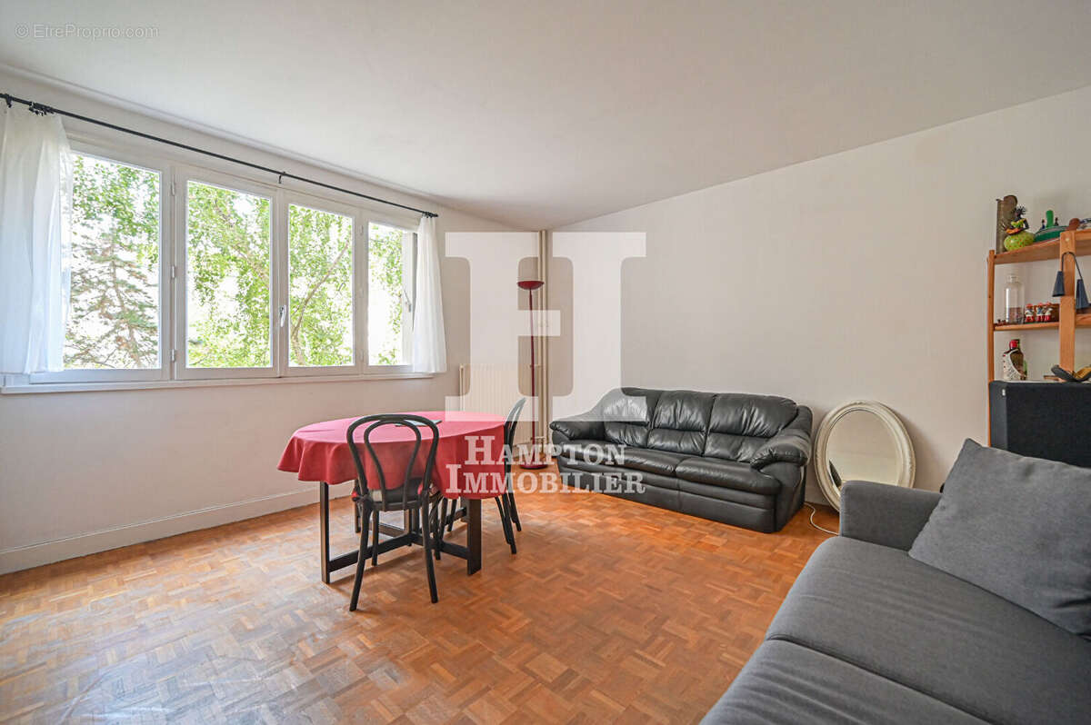 Appartement à PARIS-19E