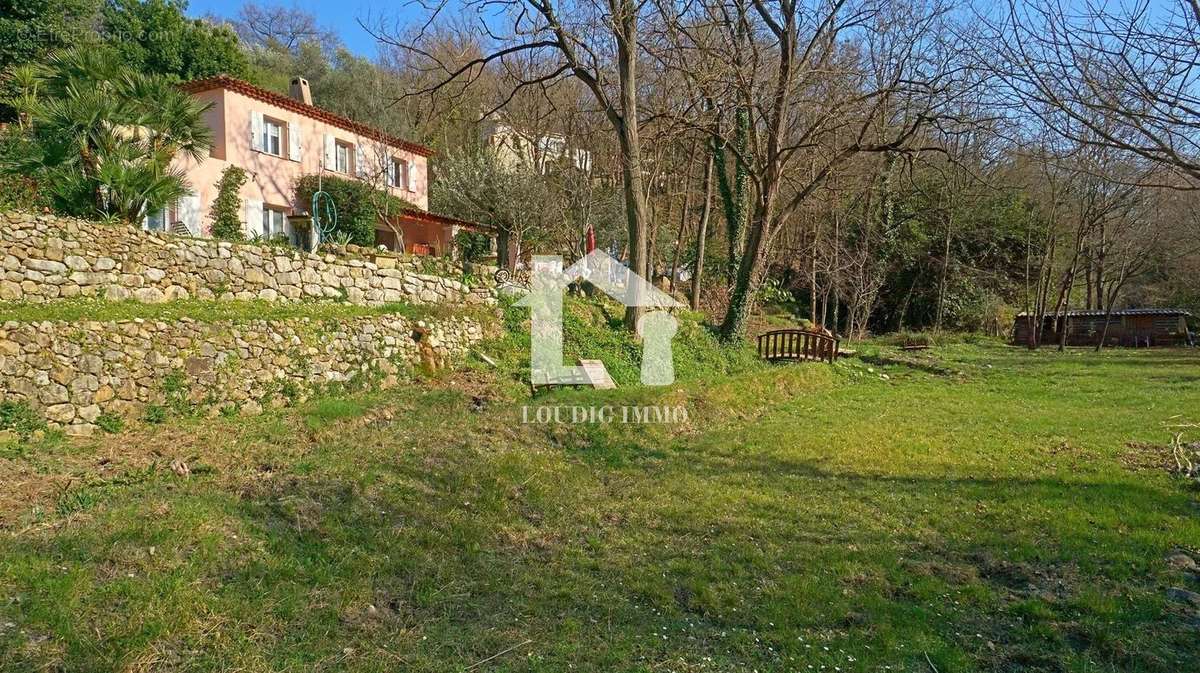 Maison à TOURRETTES-SUR-LOUP