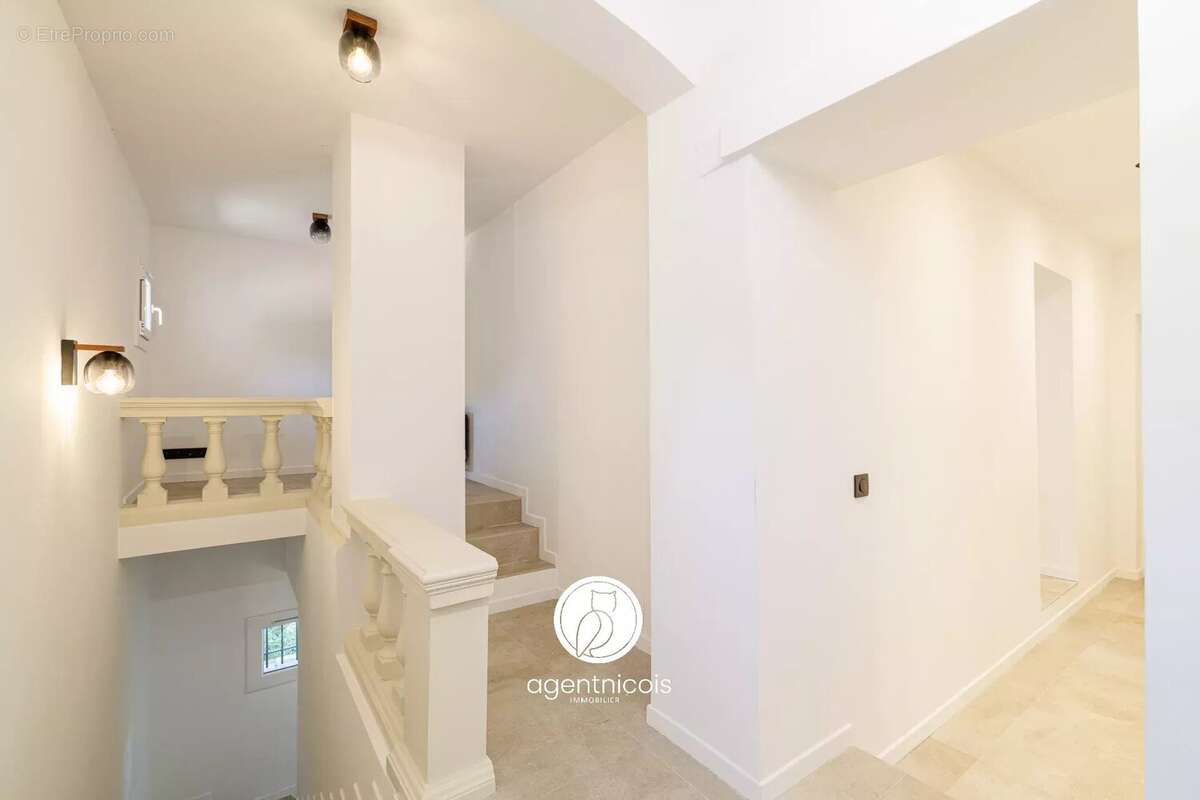 Appartement à SAINT-LAURENT-DU-VAR