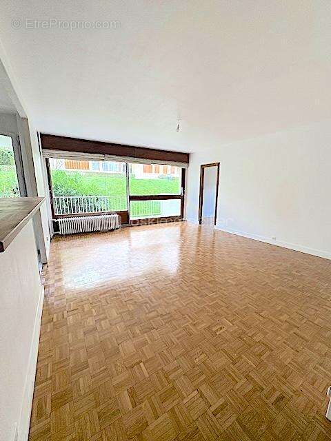 Appartement à L'ETANG-LA-VILLE