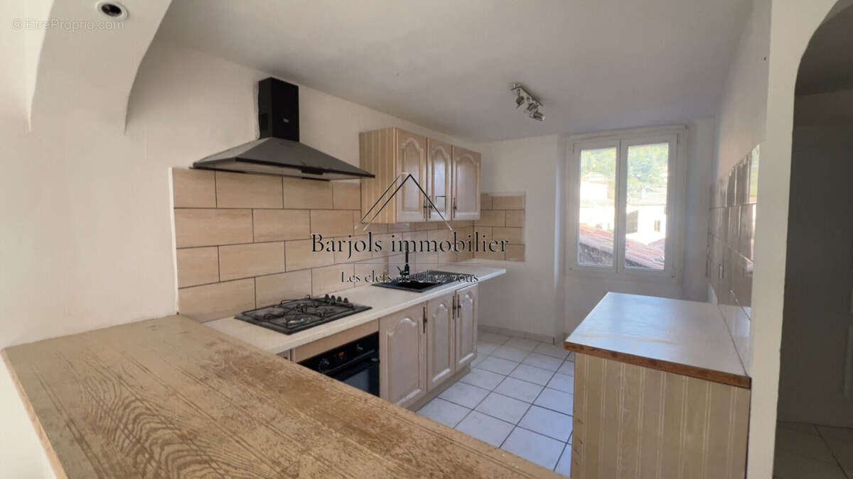 Appartement à VARAGES