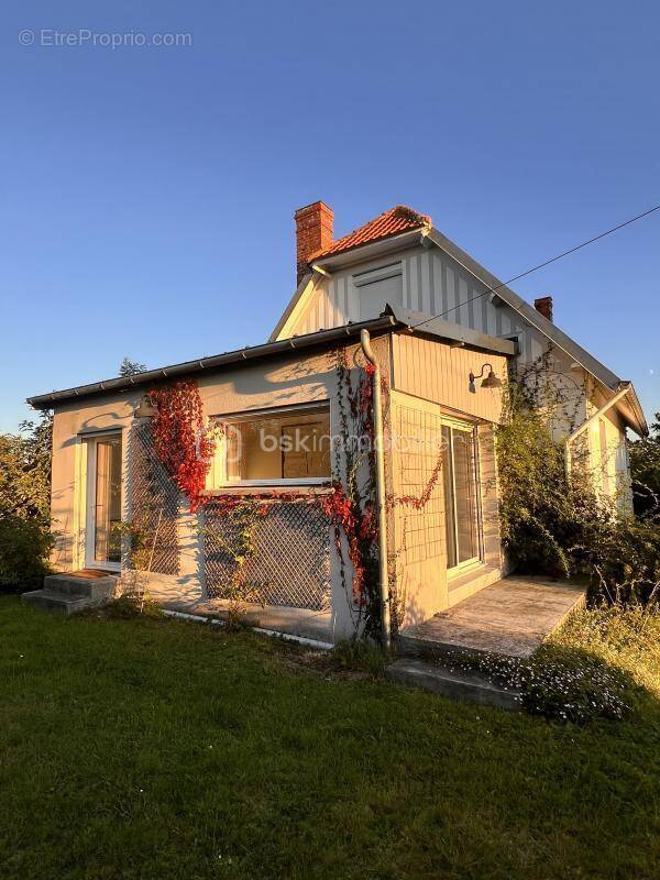 Maison à HEUGUEVILLE-SUR-SIENNE
