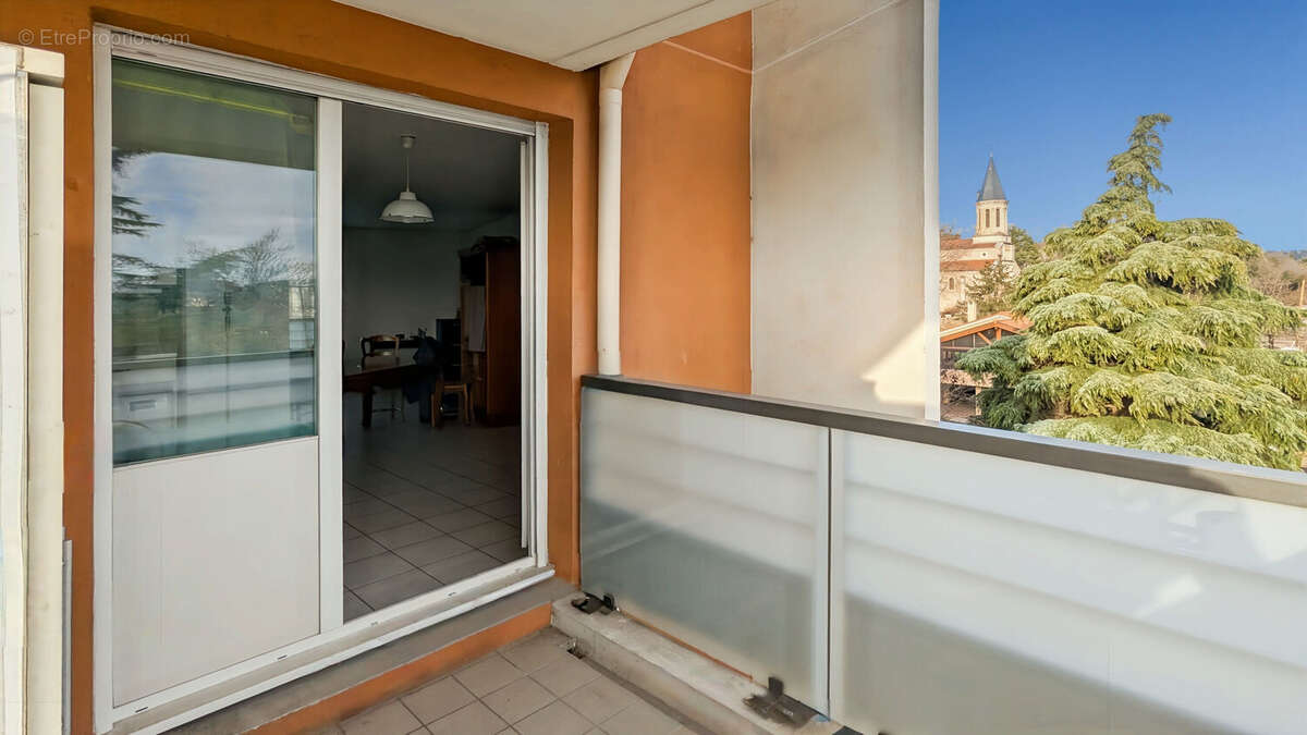 Appartement à PIERRE-BENITE