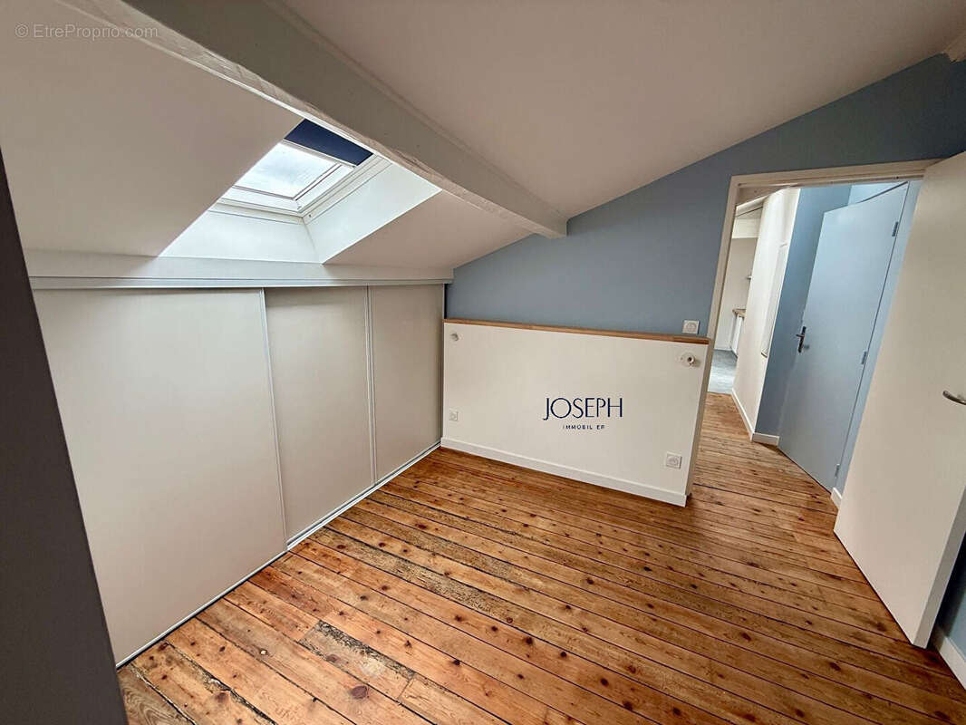T2 sous les toits entierement renovee - photo 3