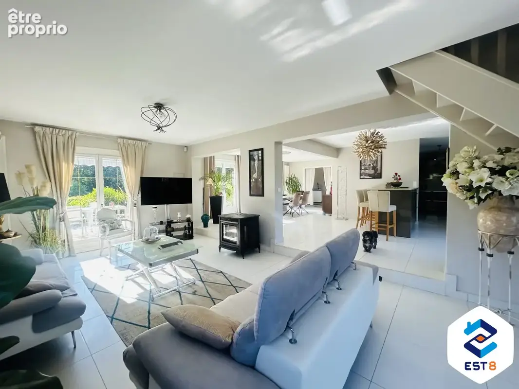 Maison 6 pièces 210 m² à vendre à Villers-Sur-Coudun (60150) - photo 3