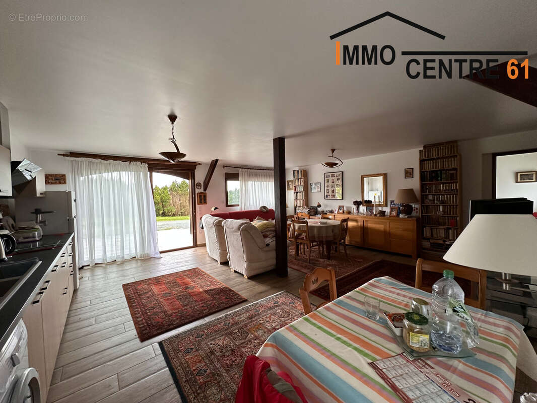 Maison d'architecte 5 chambres et un gîte de 64m2 sur un terrain de 5527m2 arboré. - photo 28