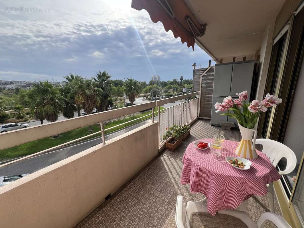 Appartement à SAINT-LAURENT-DU-VAR